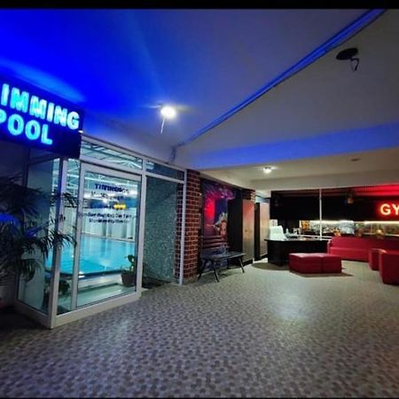 Hotel Maira เดห์ราดุน ภายนอก รูปภาพ