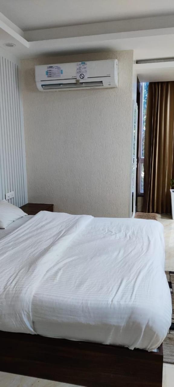 Hotel Maira เดห์ราดุน ภายนอก รูปภาพ