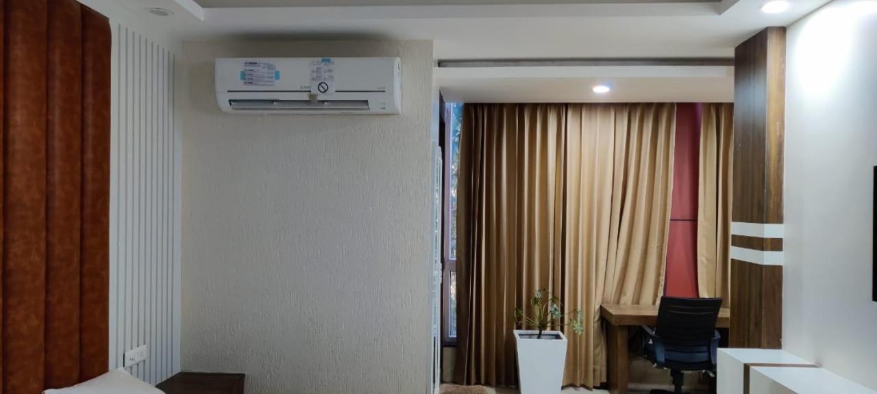 Hotel Maira เดห์ราดุน ภายนอก รูปภาพ