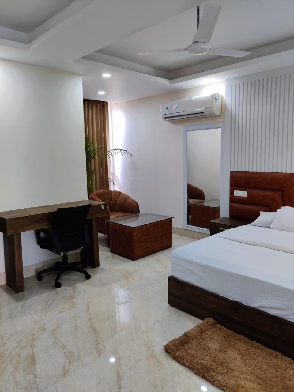 Hotel Maira เดห์ราดุน ภายนอก รูปภาพ