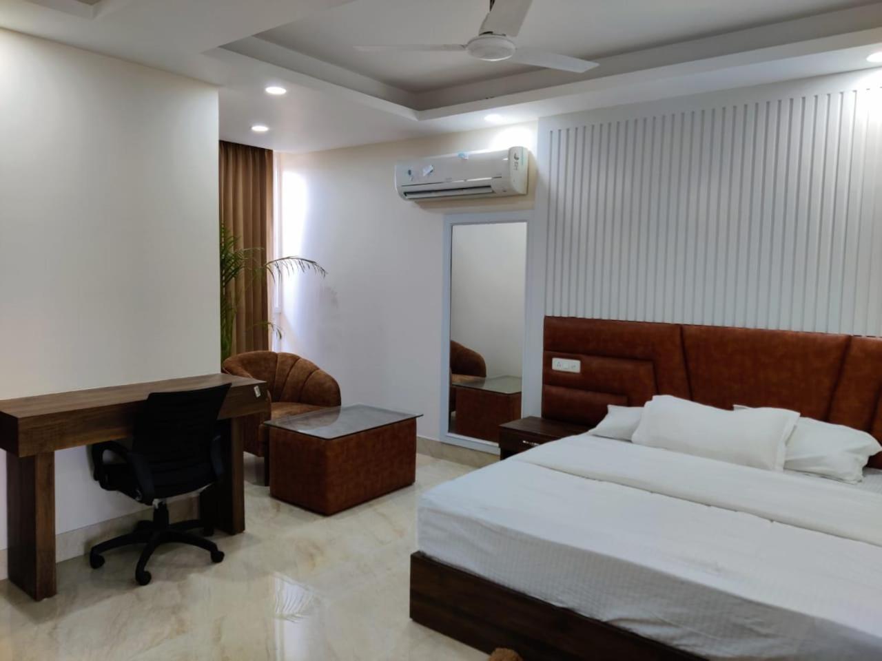 Hotel Maira เดห์ราดุน ภายนอก รูปภาพ