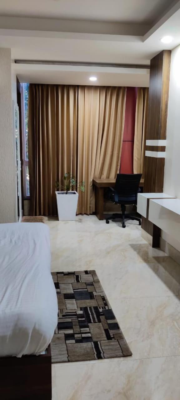 Hotel Maira เดห์ราดุน ภายนอก รูปภาพ