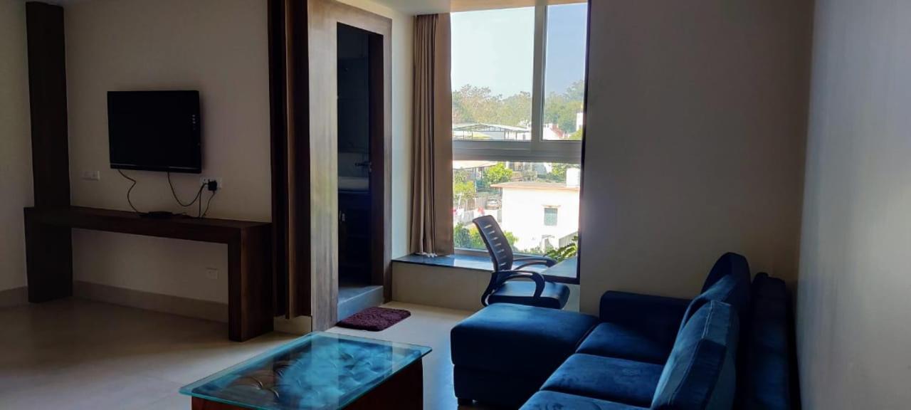 Hotel Maira เดห์ราดุน ภายนอก รูปภาพ